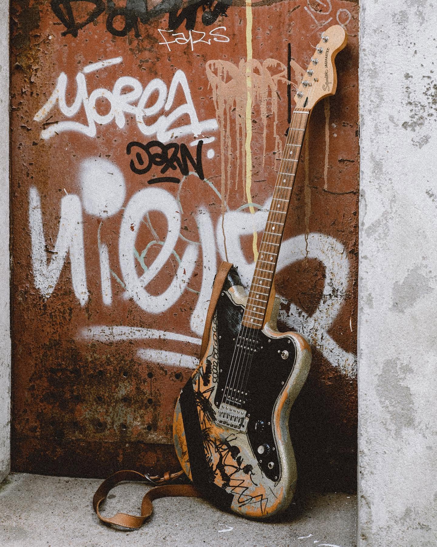 YGGL guitar